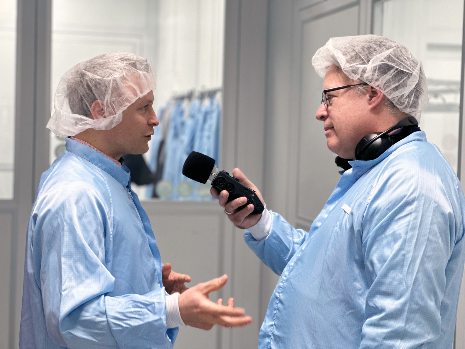 Tonaufnahmen im Reinraum der Jena-Optronik